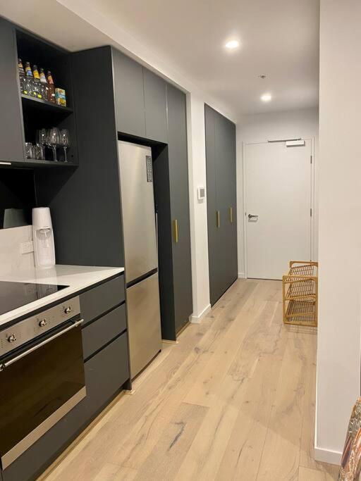 Central Canberra City Apartment With Study And Full Amenities Including Parking Exterior foto