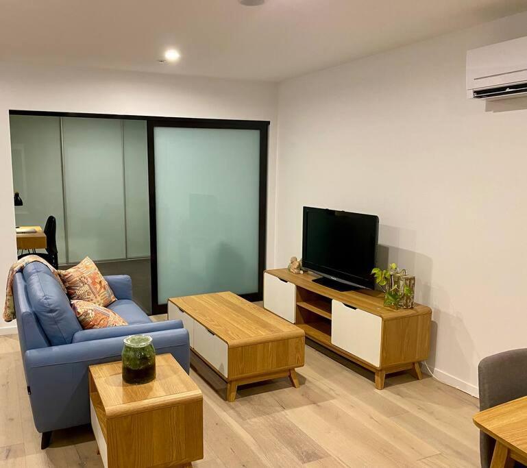 Central Canberra City Apartment With Study And Full Amenities Including Parking Exterior foto