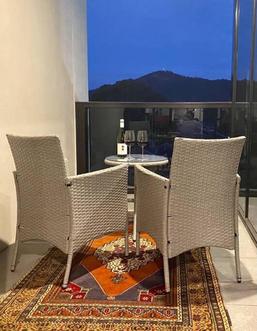 Central Canberra City Apartment With Study And Full Amenities Including Parking Exterior foto