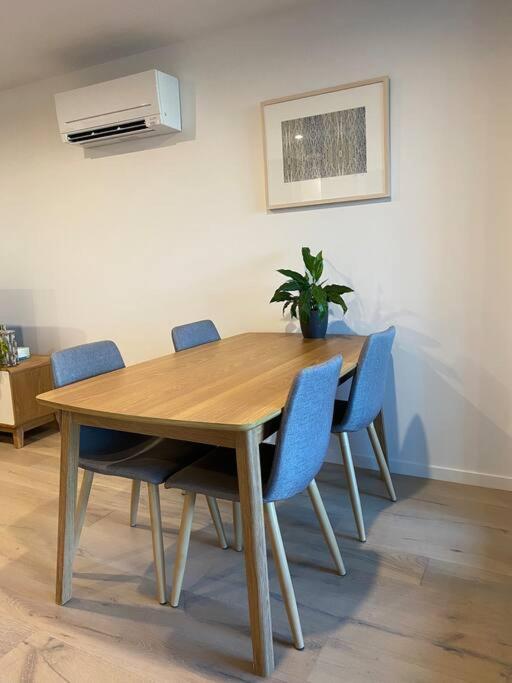 Central Canberra City Apartment With Study And Full Amenities Including Parking Exterior foto